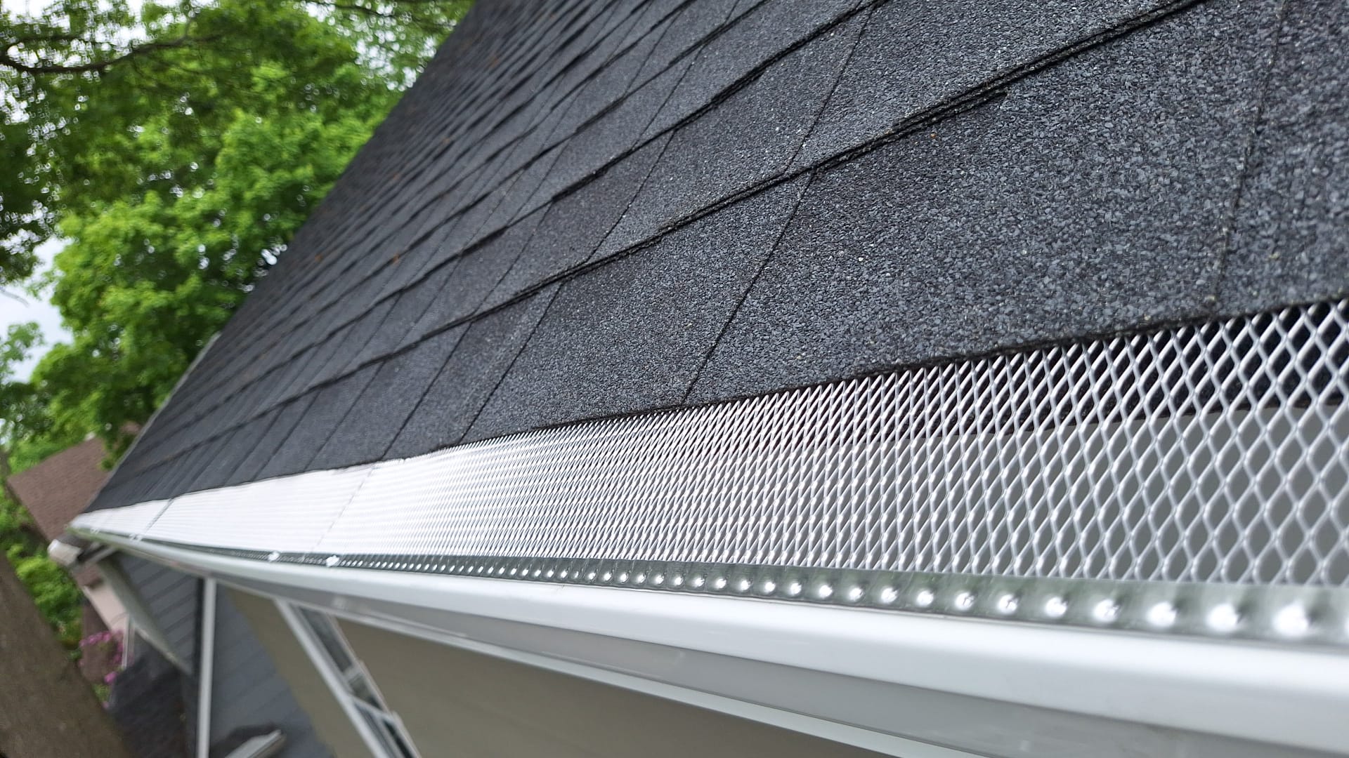 LP Gutters LLC